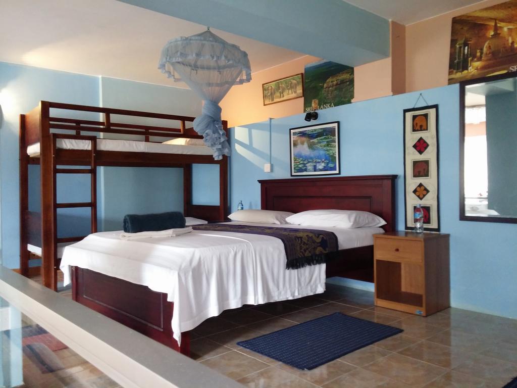 Days Inn Канди Экстерьер фото